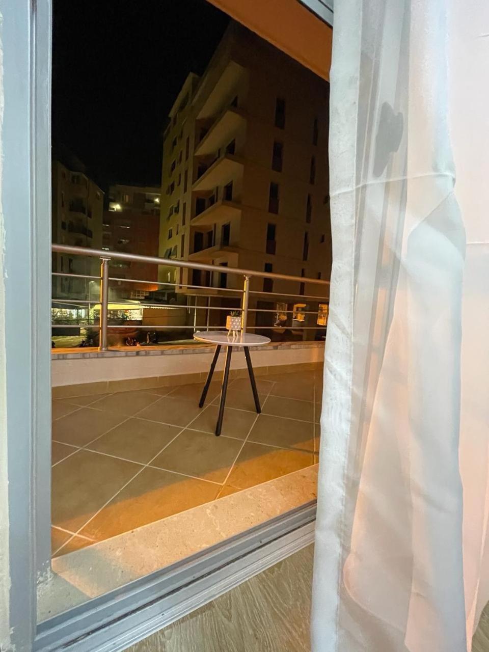 Comfort Apartment City Center Tirana Exteriör bild