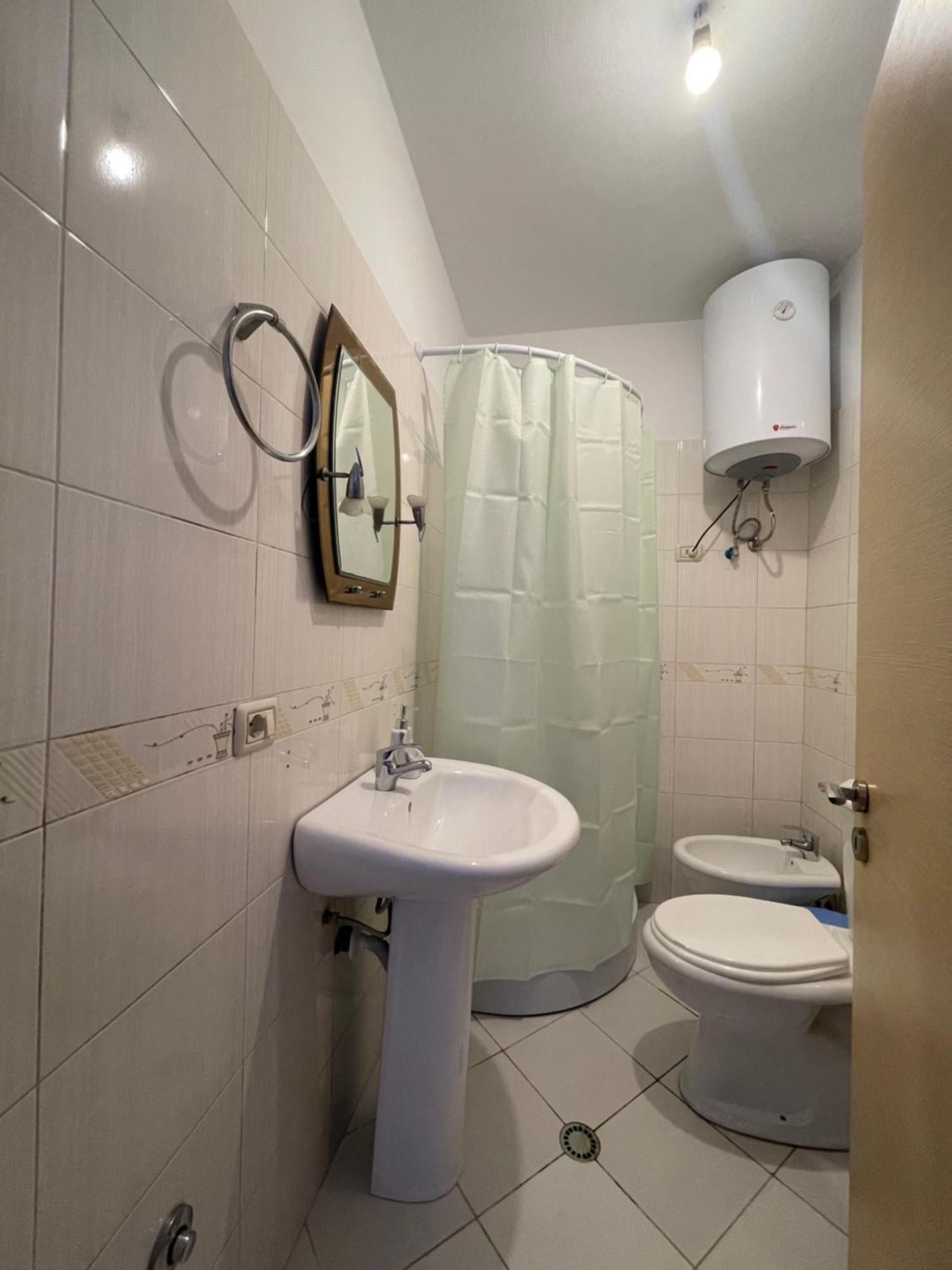 Comfort Apartment City Center Tirana Exteriör bild